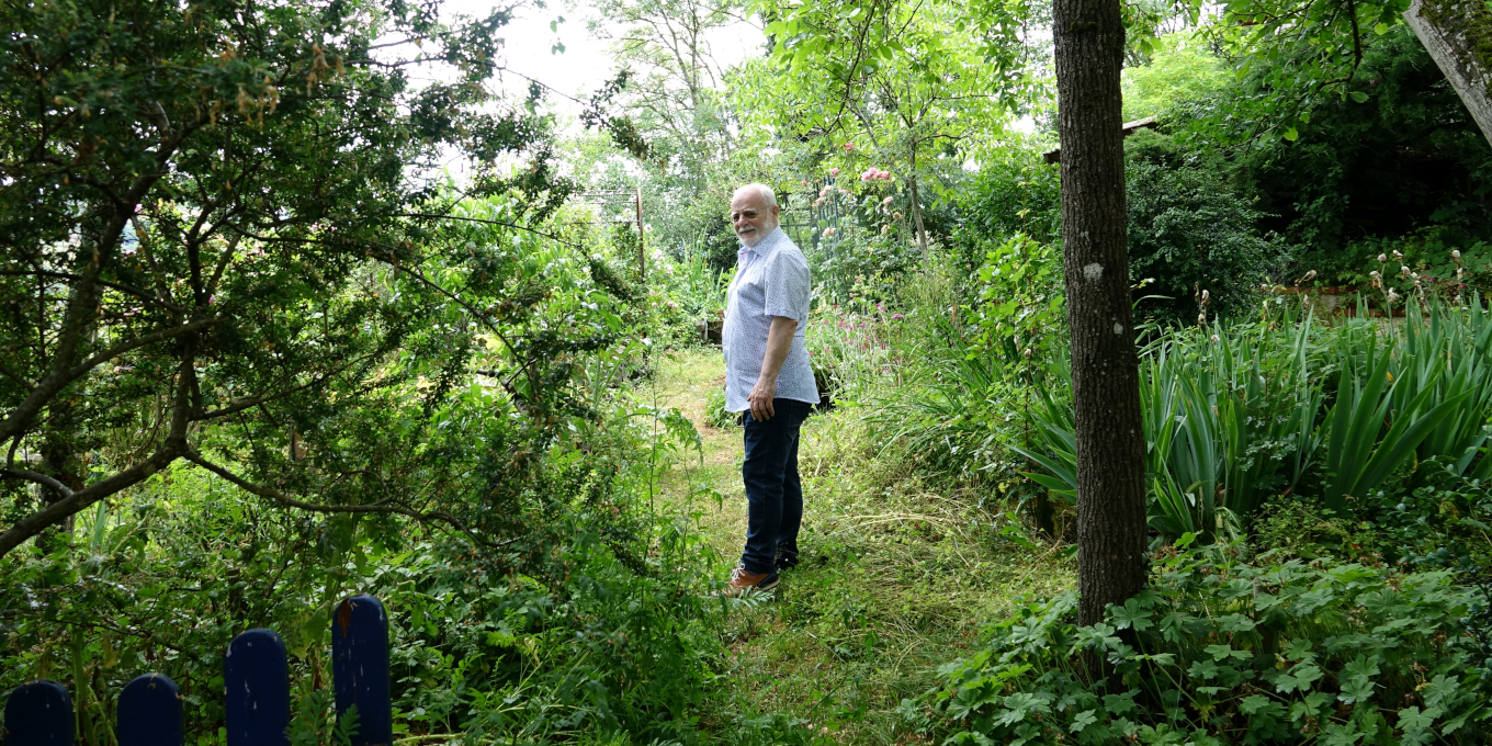 Fernand Béron dans son jardin © Philippe Rivière